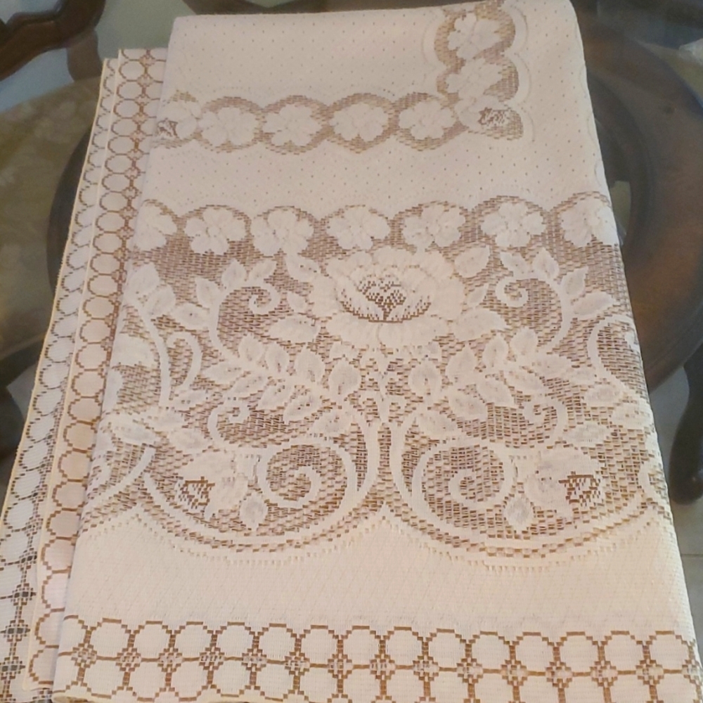106×62 lace retangular table cloth.